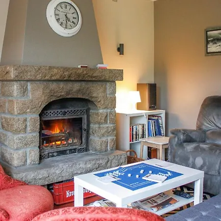 Stunning In La Lucerne-doutremer With 4 Bedrooms And Wifi La Lucerne-dʼOutremer