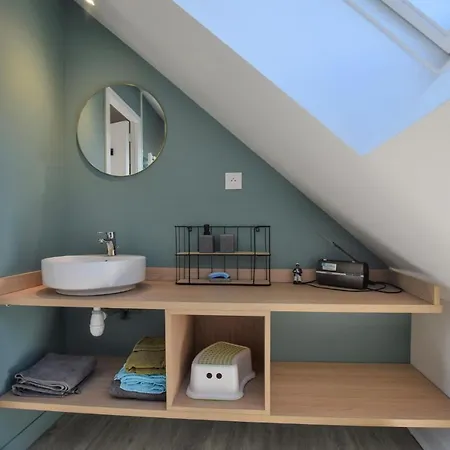 Stunning In La Lucerne-doutremer With 4 Bedrooms And Wifi Feriehus La Lucerne-dʼOutremer