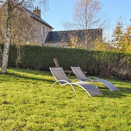 Stunning In La Lucerne-doutremer With 4 Bedrooms And Wifi Feriehus La Lucerne-dʼOutremer