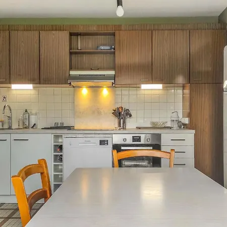 Stunning In La Lucerne-doutremer With 4 Bedrooms And Wifi Feriehus